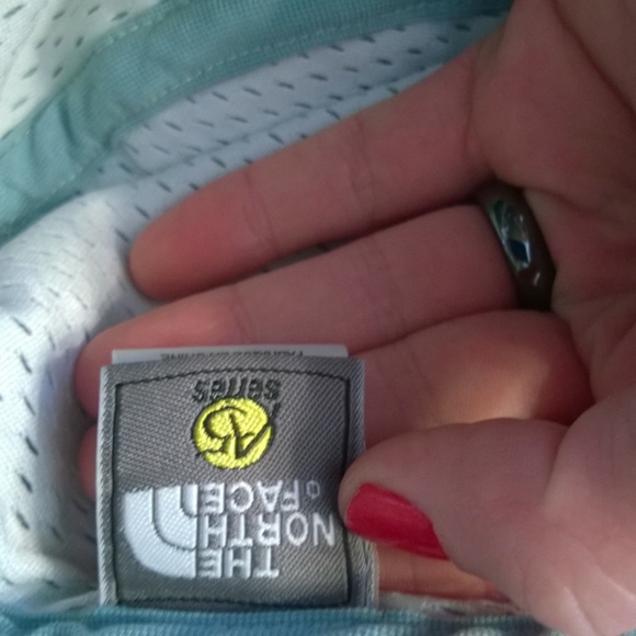 North Face bucket hat - Picture 4 of 9